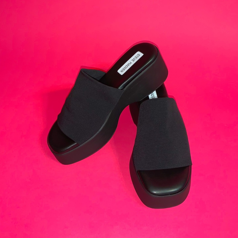 SOLD ON DEPOP Steven Madden 90’s Sandal Platform